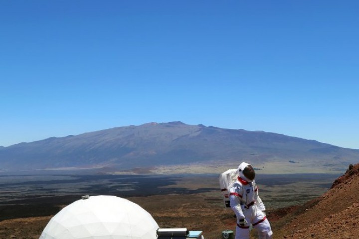 След 8 месеца живот в условия на изолация на отдалечен